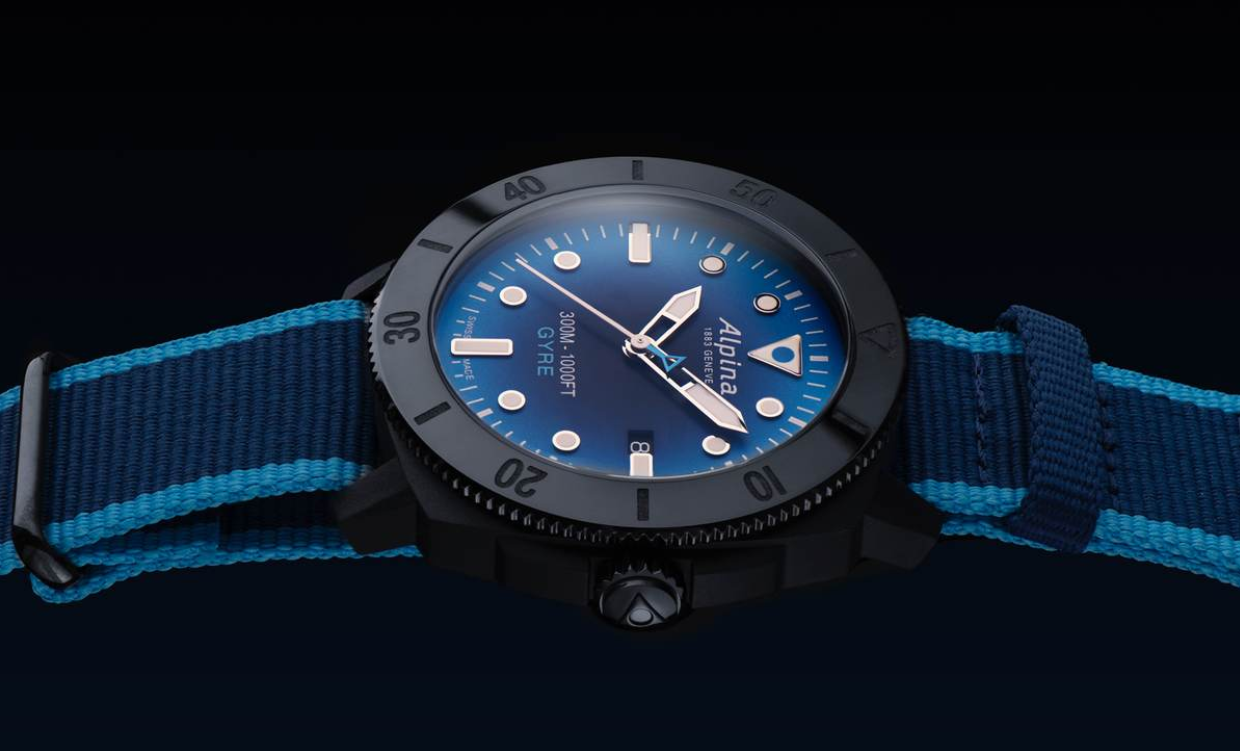 This diving watch is plastic, but the right one replica watches